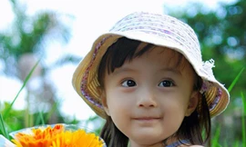 Thiên thần nhí 5 tuổi khiến dân mạng phát sốt