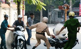 Dừng quăng lưới bắt người vi phạm giao thông