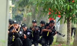 Xem thực binh 'chống khủng bố, giải cứu con tin'