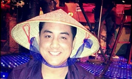 Chàng Tây xăm trổ, hát hay làm dậy sóng dân mạng