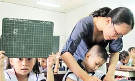 Lương giao viên vẫn không đủ sống