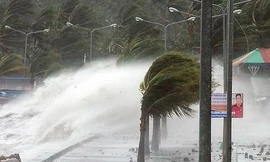 Cơn bão khủng khiếp đổ vào Legaspi, Philippines