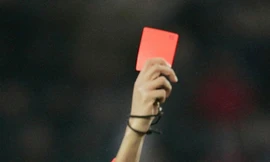 Mới 34 giây nhận ngay thẻ đỏ