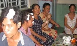 Chốt cửa, hất xăng thiêu sáu người thân