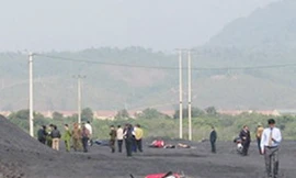 Côn đồ đất mỏ dàn trận nổ súng trong đêm