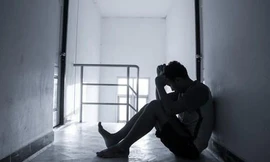 Học sinh tự tử vì áp lực học tập: Do người lớn stress?