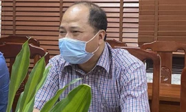 Đang ngồi học, một học sinh của trường THCS Vĩnh Quỳnh, Thanh Trì, Hà Nội bị quạt trần rơi trúng người, phải nhập viện.