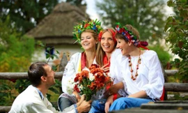 Quốc gia nào ngày 8/3 sẽ có bản khảo sát về kích cỡ vòng eo phụ nữ?