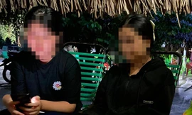 Hai nữ sinh T.N.B.C (nữ sinh đầu tiên lên tiếng tố cáo ông T. ) và Đ.T.H.T trình bày sự việc