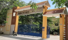 Trường cho phép học sinh nhuộm tóc, thoa son 'không nổi bật': Nên cấm hay khuyến khích?