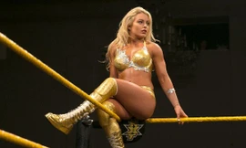 Thiên thần gợi cảm Mandy Rose trở lại sàn đấu vật