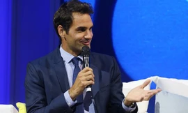 Federer vinh dự nhận bằng tiến sĩ của trường Đại học Basel, Thụy Sỹ. 