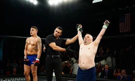 Võ sĩ mắc hội chứng Down đánh bại huyền thoại UFC