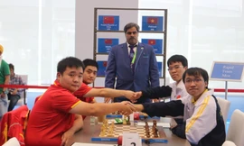 Quang Liêm và Trường Sơn hạ kỳ thủ Trung Quốc, đoạt ngôi vô địch