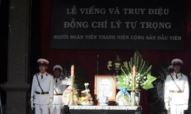 Quang cảnh buổi lễ viếng, lêng, lê truy điệu đồng chí Lý Tự Trọng.