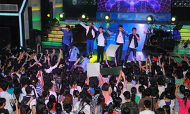 Nhóm 365 làm fan khóc nức nở