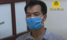 Đốt hai ô tô trong sân UBND phường vì bị nhắc nhở phòng dịch