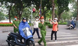 Có hàng trăm trường hợp không đeo khâu trang nơi công cộng bị xử phạt