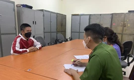 Tạm giữ nhóm côn đồ ngang nhiên cắt cửa nhà dân ở Hà Nội