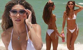 Nữ DJ Chantel Jeffries sexy hoang dại ở biển