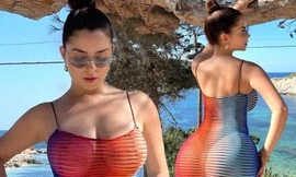 'Nữ hoàng nội y' Anh quốc khoe vòng 3 vòng 'nghẹt thở'