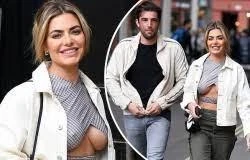 Cựu vũ nữ thoát y 9x khoe ngực phản cảm