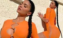 Tỷ phú Kylie Jenner khoe body 'bốc lửa' với áo xẻ ngực, 'check-in' ở villa có giá 32.500 USD/đêm