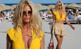 Hoa hậu Thụy Điển Victoria Silvstedt khoe dáng 'bốc lửa' ở tuổi U50