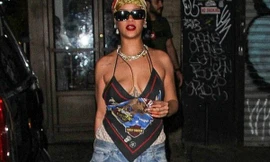 Nữ ca sĩ, tỷ phú Rihanna diện mốt không nội y, lộ nhược điểm