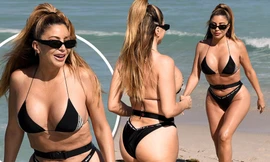Vợ cũ huyền thoại bóng rổ Scottie Pippen mặc bikini cực nóng bỏng dù tuổi U50