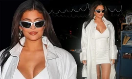 Kylie Jenner lần đầu 'vác' bụng bầu dạo phố với váy ngắn siêu gợi cảm