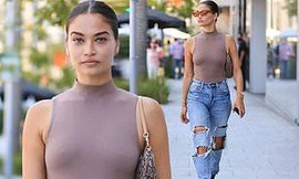 Không nội y, Shanina Shaik mặc bó sát lộ vòng một 'kém duyên'