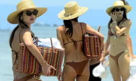 Cựu 'thiên thần nội y' Alessandra Ambrosio đẹp như mộng với bikini