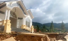 Lâm Đồng: Nhiều đoạn quốc lộ rạn nứt chân chim, hồ chứa nước gần 500 tỷ sạt lở nghiêm trọng