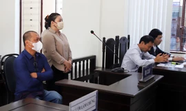 Tuyên án hai bị cáo vụ ‘đưa con đi chữa bệnh, nhận lại hũ tro cốt’
