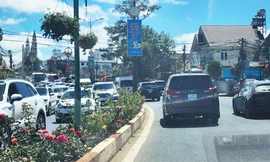 Du khách đến Đà Lạt tăng mạnh, ùn tắc cục bộ