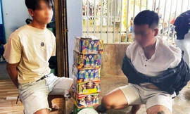 Bắt nhóm đối tượng dùng tài khoản facebook ảo để bán pháo 