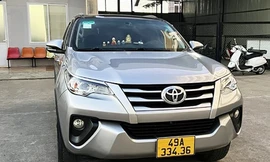 Tài xế taxi bị tạm giữ xe, buộc thôi việc vì xúc phạm du khách