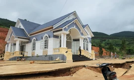 Sạt lở nghiêm trọng quanh hồ chứa nước 500 tỷ đồng, di dời nhiều hộ dân