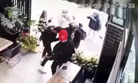 Nam thanh niên bị đâm tử vong trước quán cà phê, 5 đối tượng ra đầu thú
