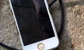 Vừa sạc pin điện thoại vừa chơi game, bé trai ở Lâm Đồng bị điện giật tử vong