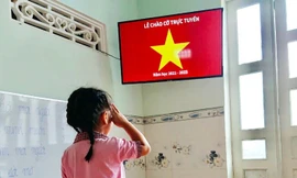 Học sinh tiểu học học trực tuyến