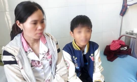 Nam sinh lớp 6 bị bạn cùng lớp đánh bầm tím cơ thể 