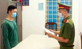 Tống đạt quyết định khởi tố bị can đối với Bùi Văn Dũng