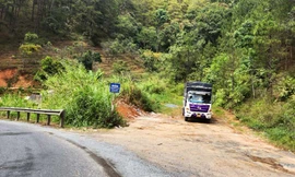 Vấn nạn vượt ẩu, đậu xe trên đường cứu nạn ở đèo Mimosa