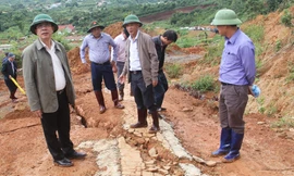 Vụ nứt đất quanh hồ nước 500 tỷ đồng: Thăm dò địa chất phát hiện điểm yếu