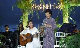 Khánh Ly hát ca khúc ngoài danh mục đăng ký, nơi tổ chức show bị xử lý 