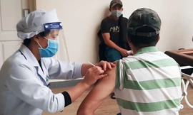 Đà Lạt chích ngừa cho tài xế vận chuyển rau, quả