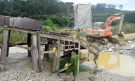 Hiện trường vụ tuyển quặng vàng trái phép 