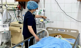 Uống rượu pha chuối hột, 2 anh em ruột tử vong